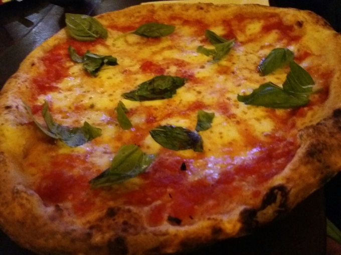 Quais são as melhores pizzarias de Nápoles