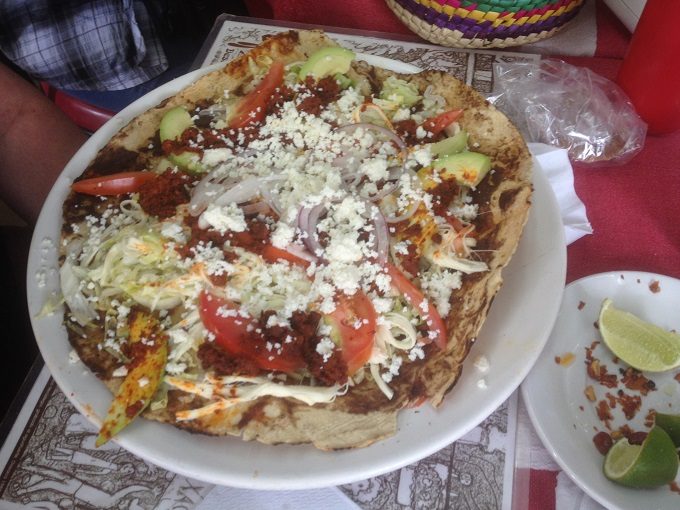 Tlayuda, comida típica de Oaxaca