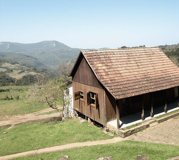 Roteiro por Canela - Serra Gaúcha: casinha de madeira encontrada no passeio na Vinícola Jolimont